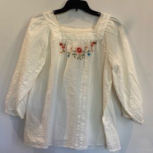 Adorable Lauren Conrad square neck flowy top. Size xs but small would fit too!:)